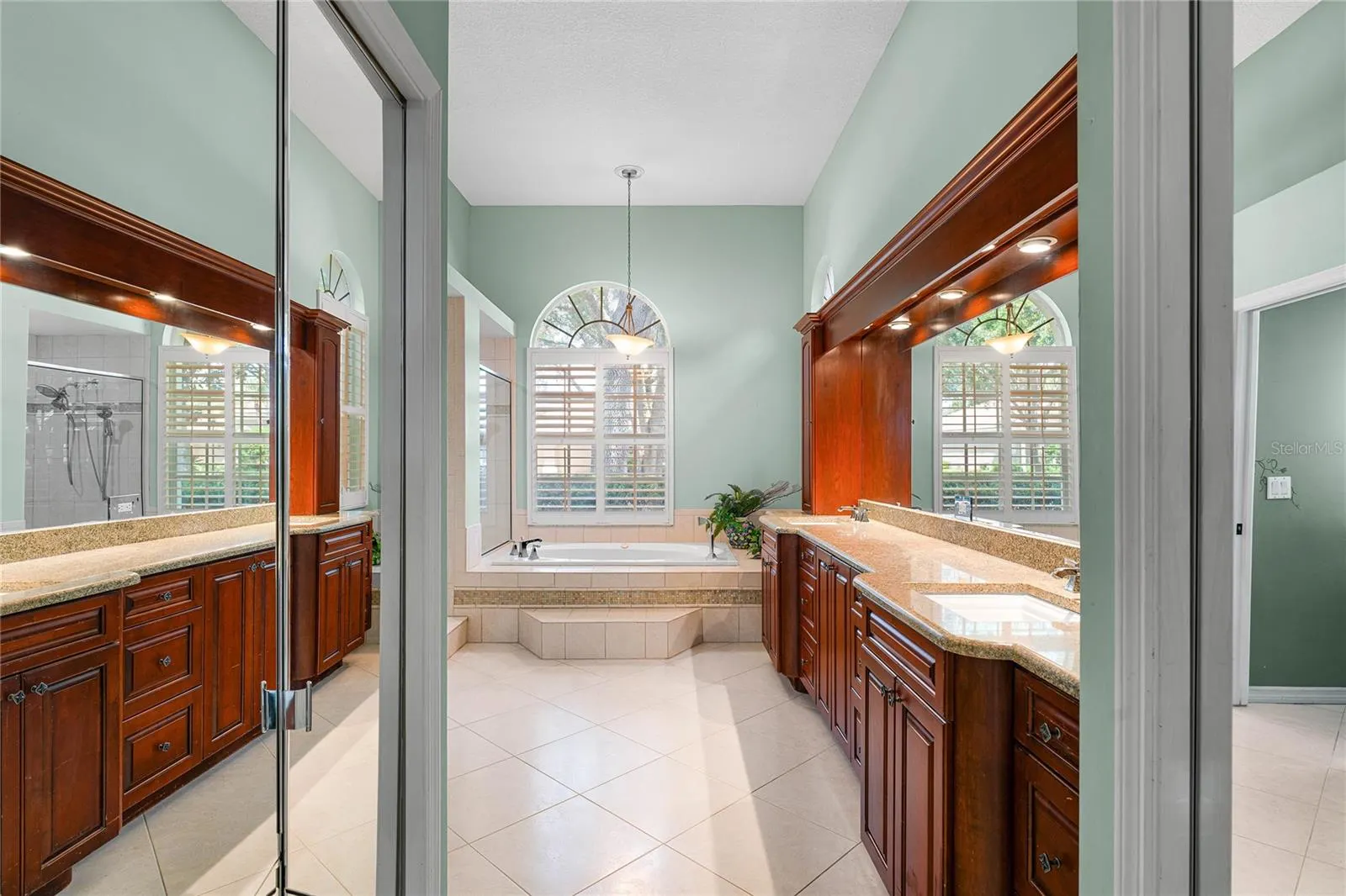 9117 WOODRIDGE RUN DR
