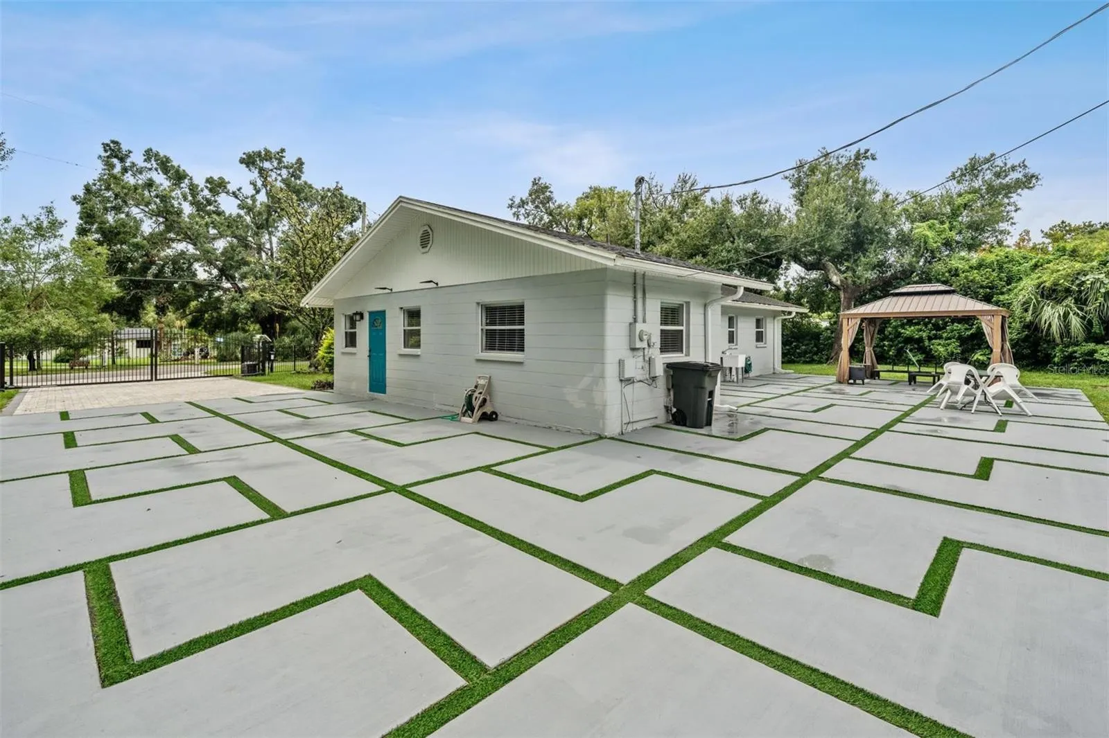 1301 ALICIA AVE