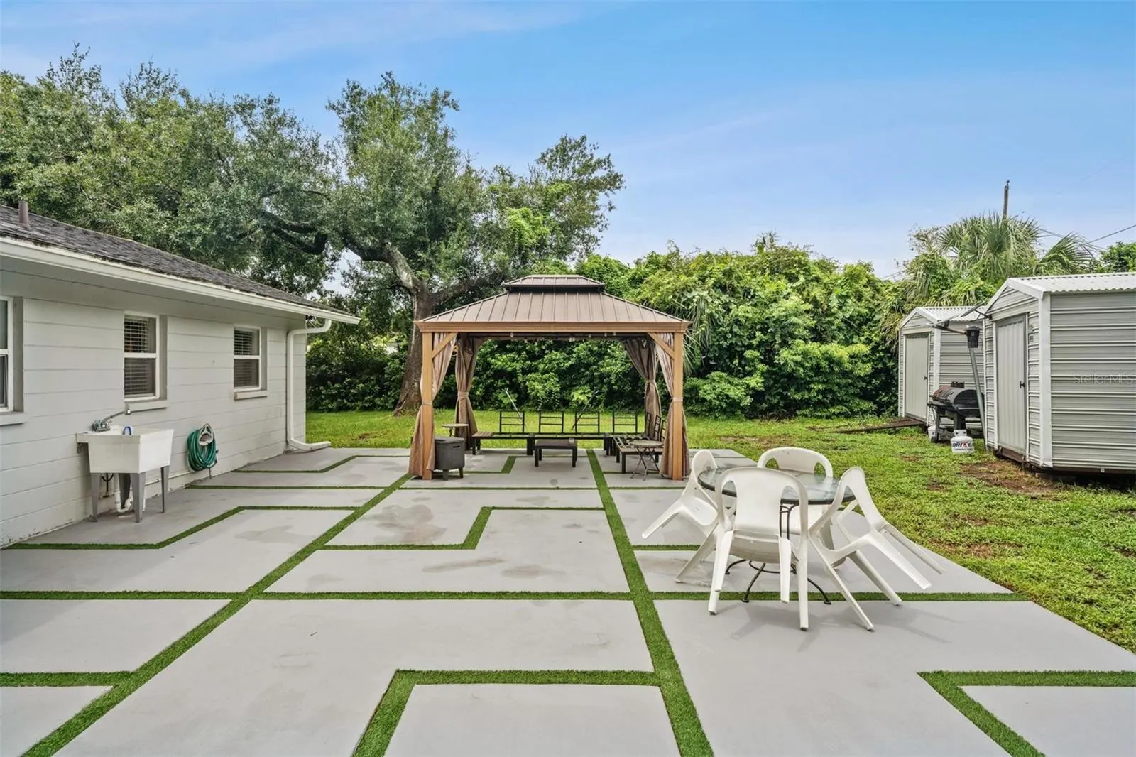 1301 ALICIA AVE