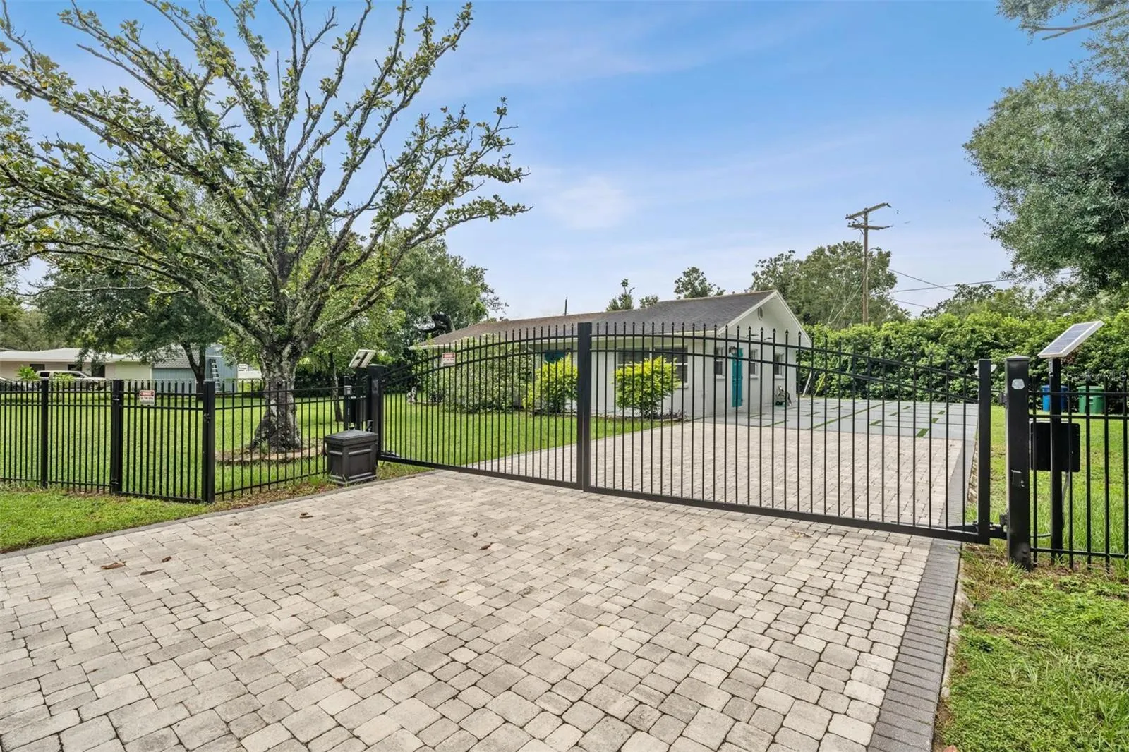 1301 ALICIA AVE
