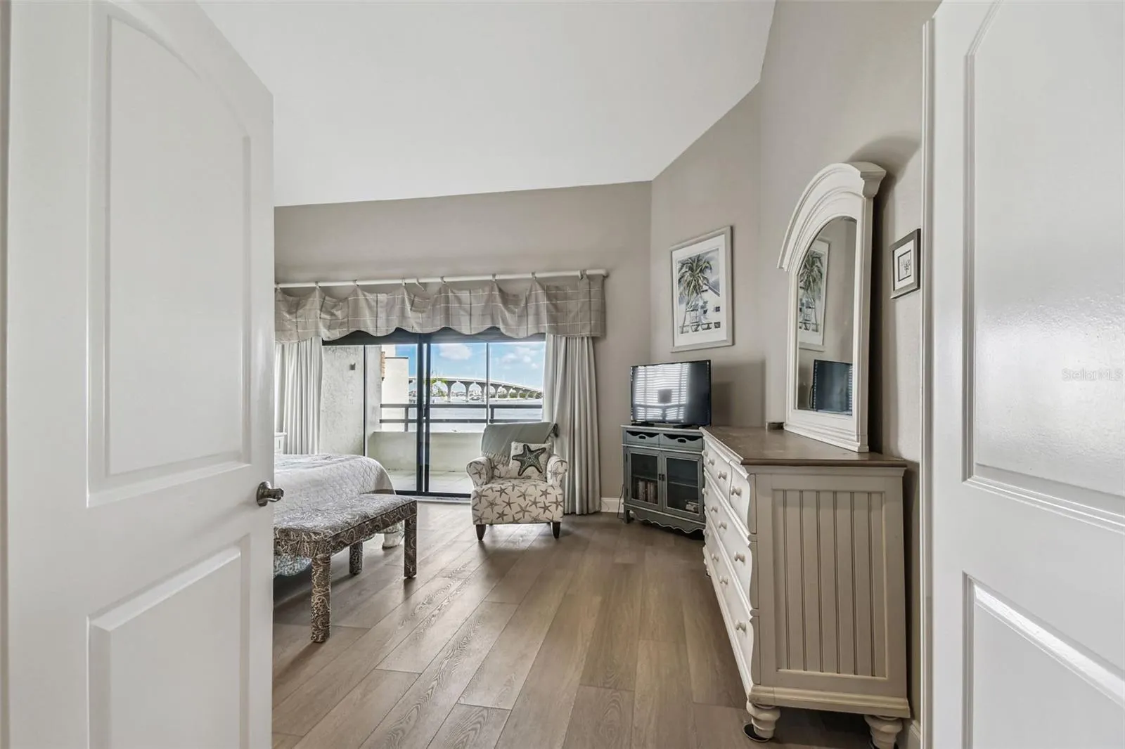 127 1ST ST E #103, #103