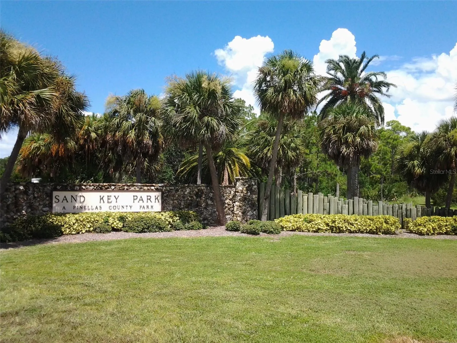 90 FULTON DR SE