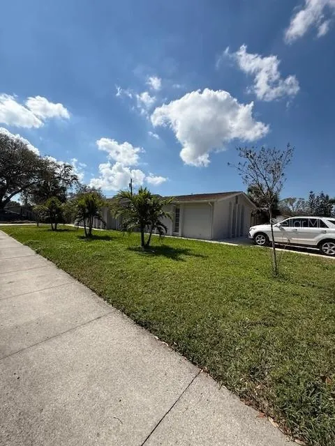 90 FULTON DR SE