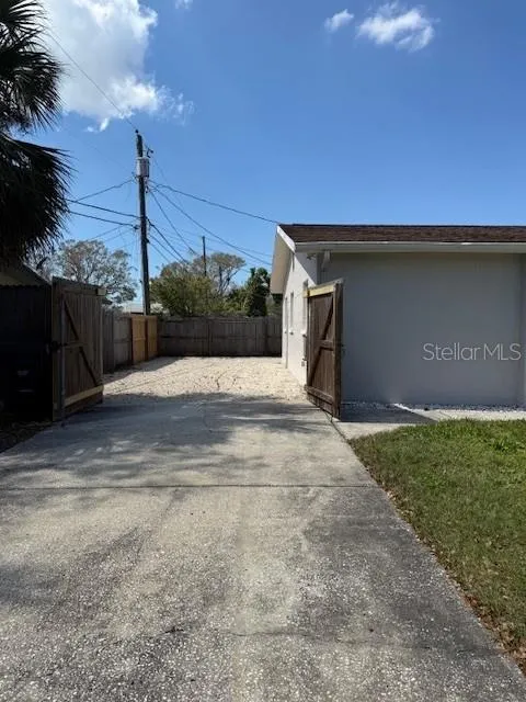 90 FULTON DR SE