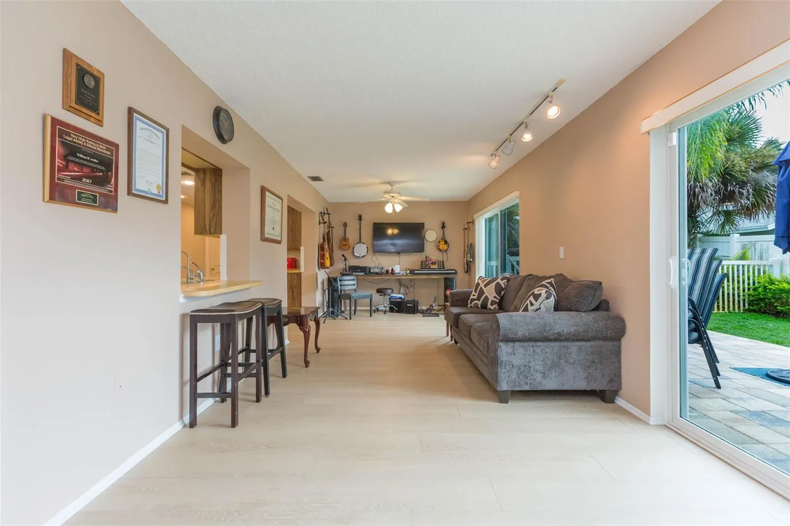 1145 LANYARD ST