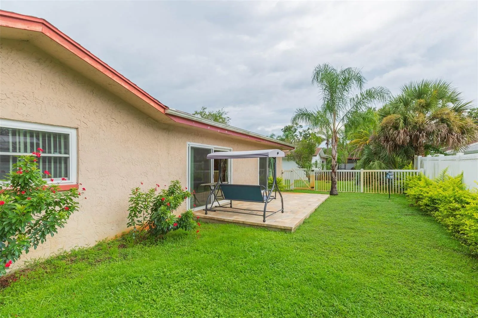 1145 LANYARD ST