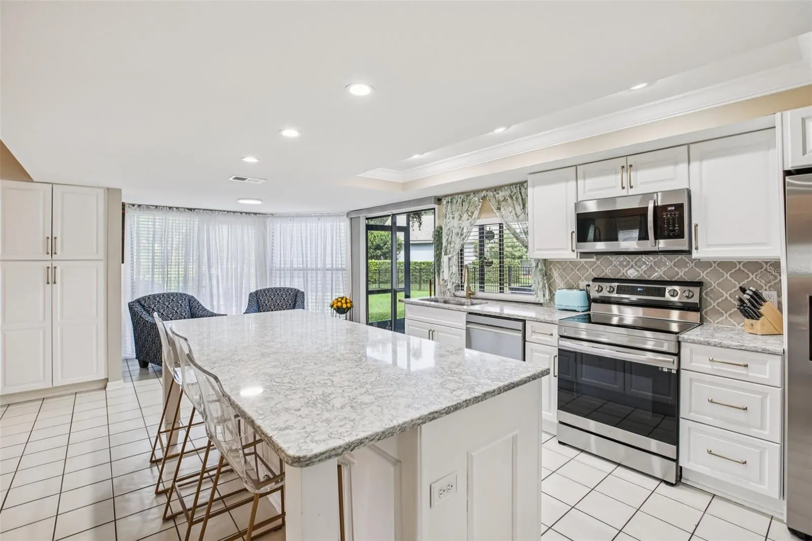 2110 ARBOR OAKS DR