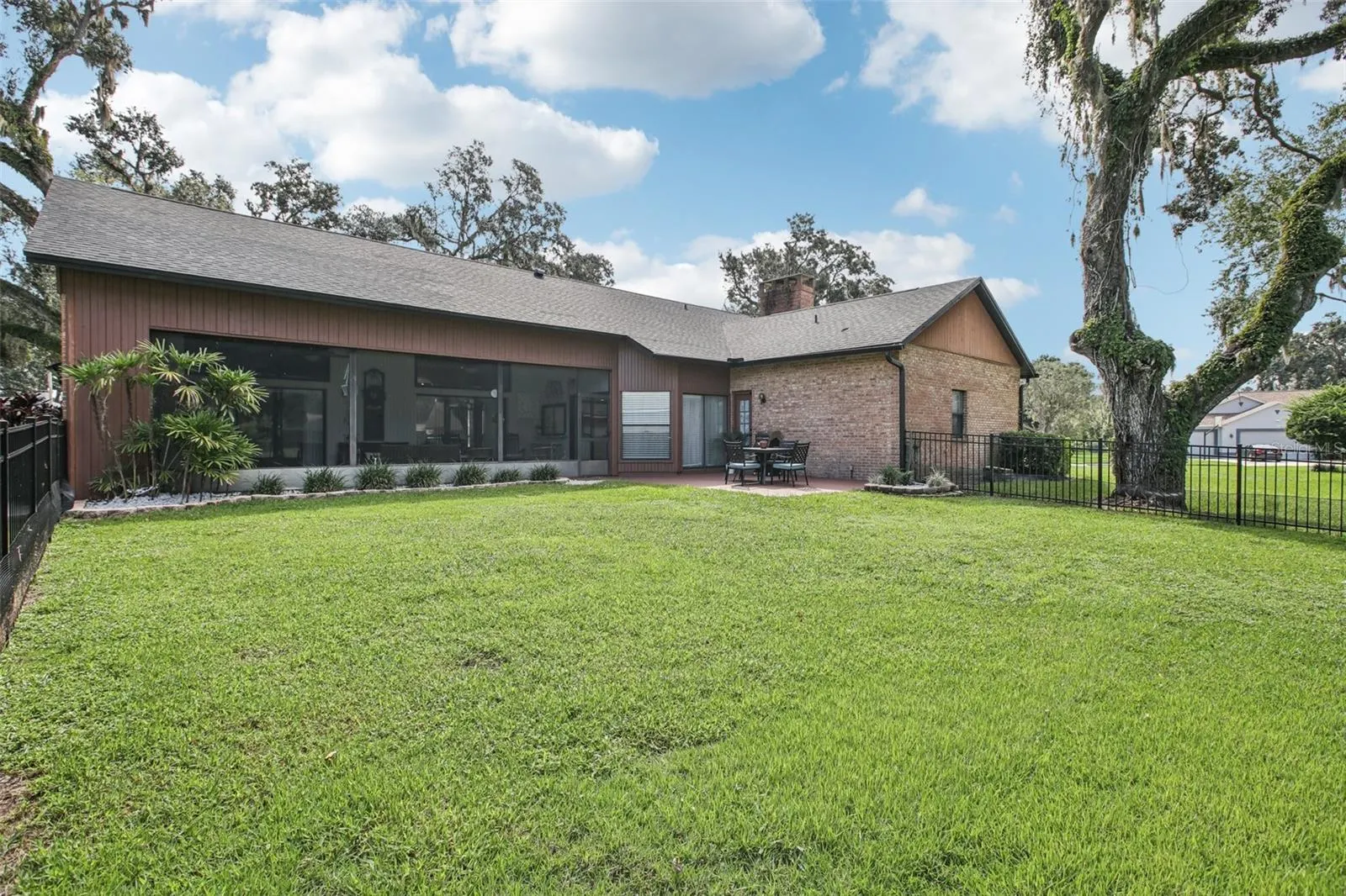2110 ARBOR OAKS DR