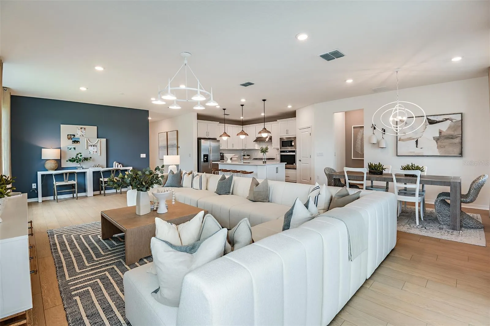 1735 RUBY LN