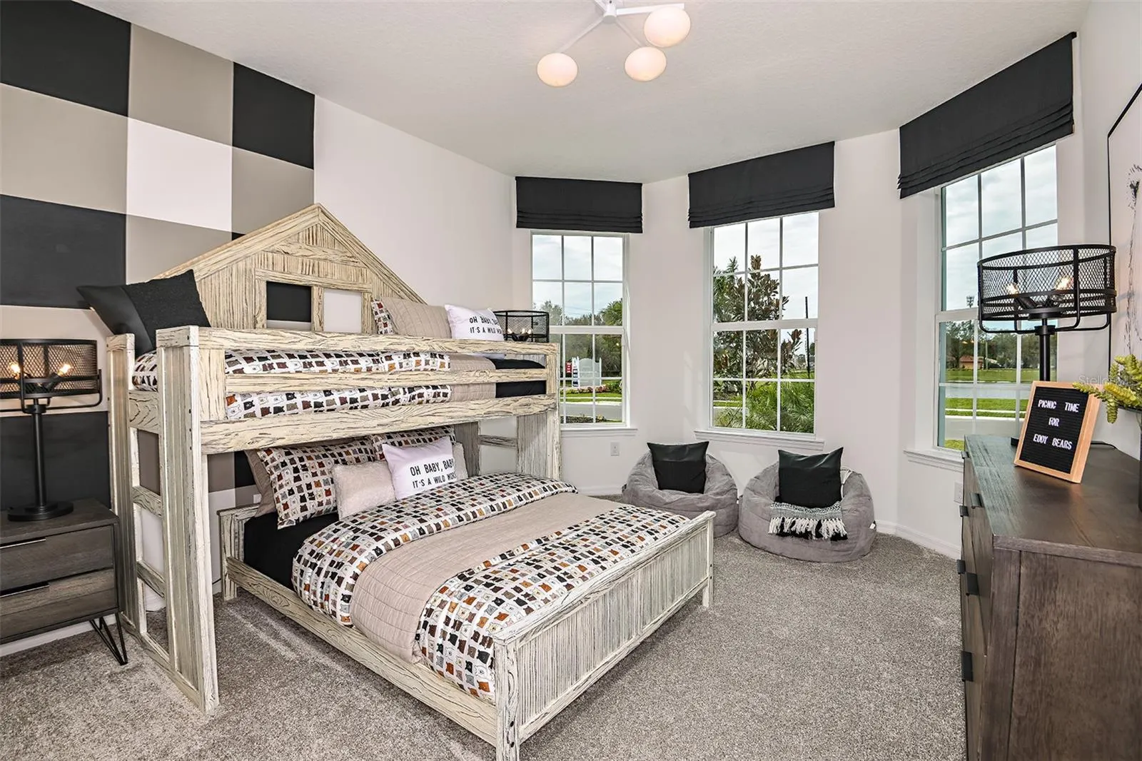 1735 RUBY LN