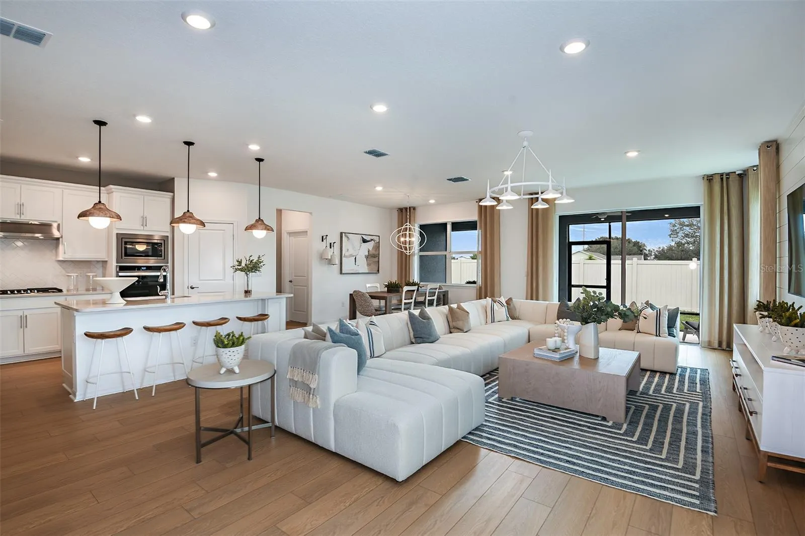 1735 RUBY LN