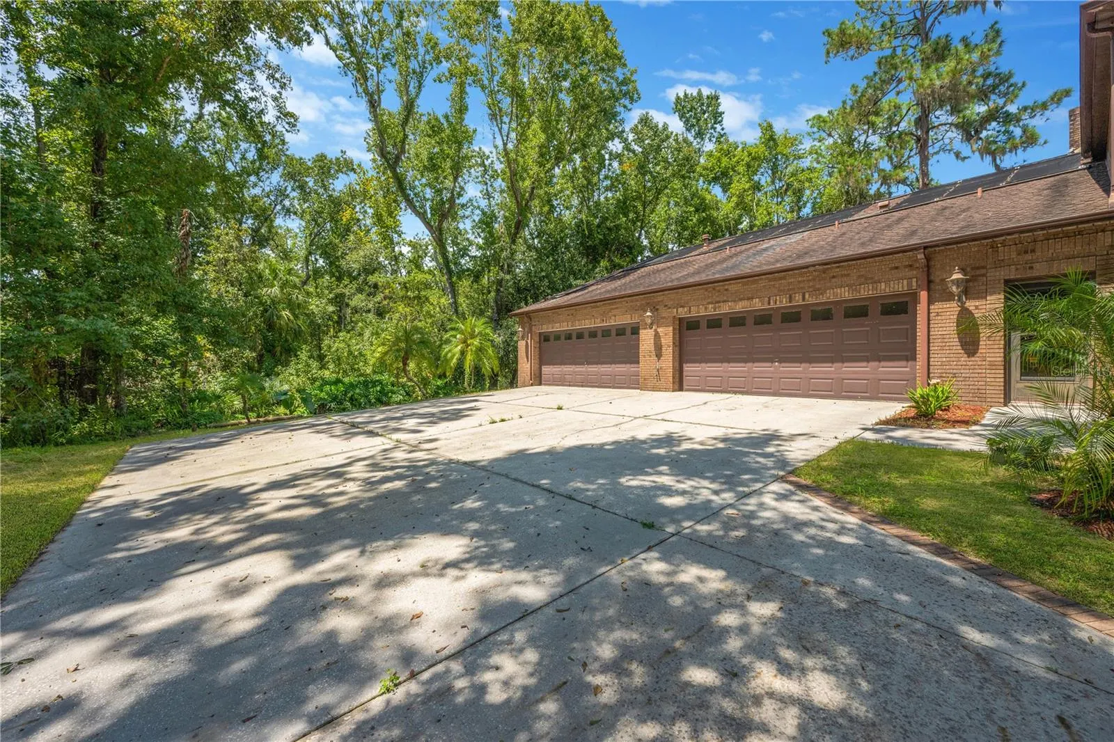 902 RIVER RAPIDS AVE