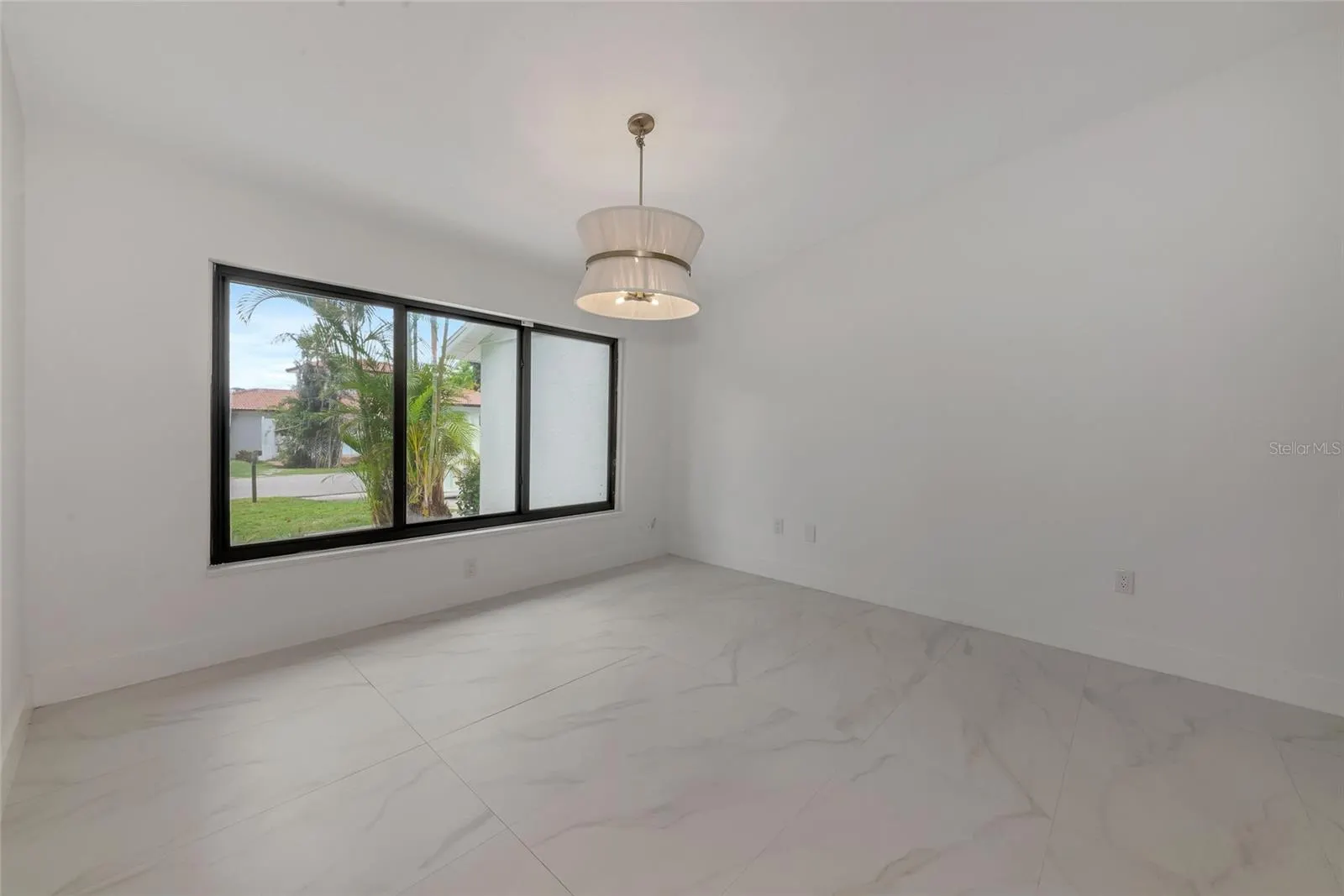 1658 RIDGEWOOD LN