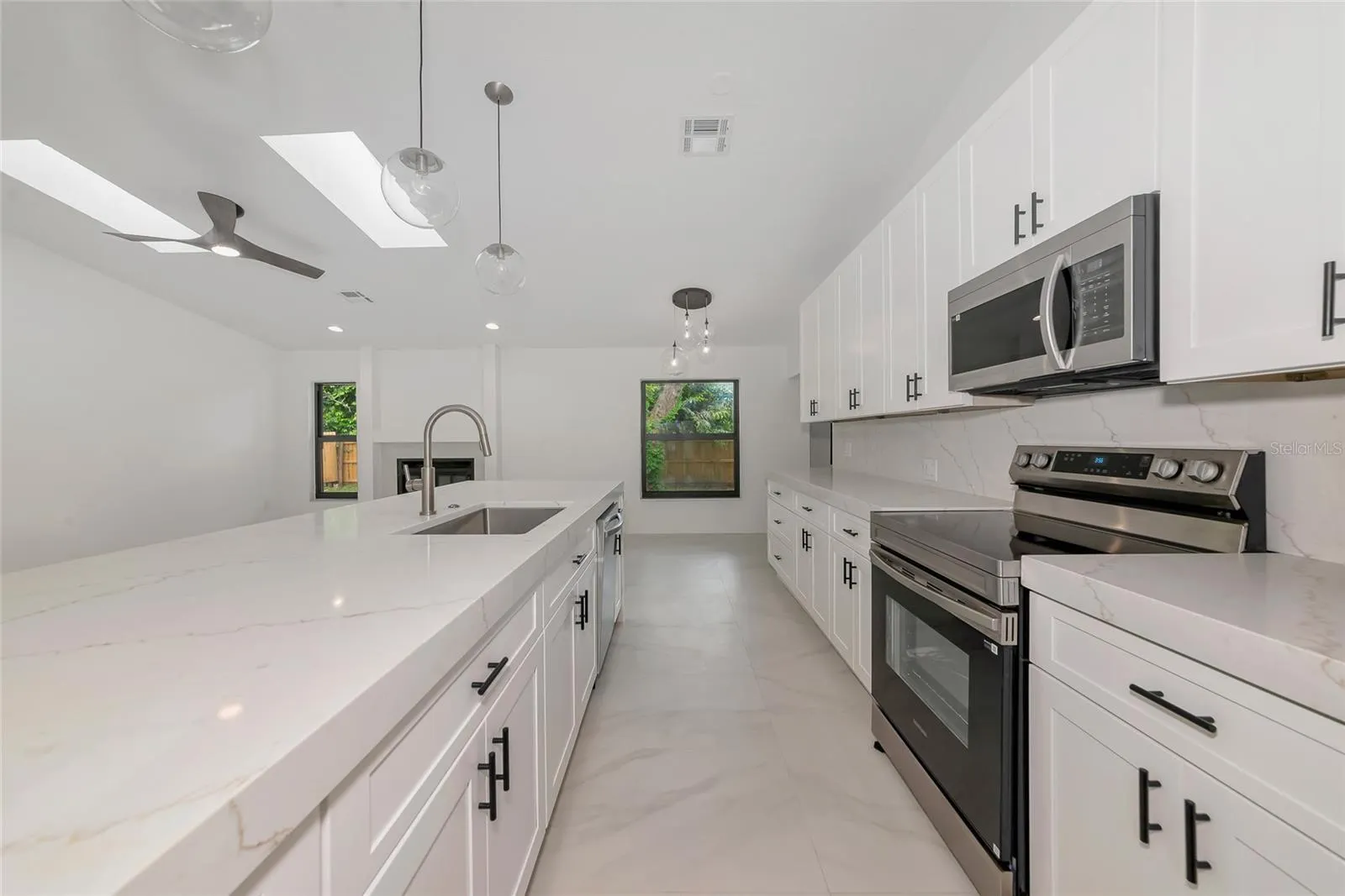 1658 RIDGEWOOD LN