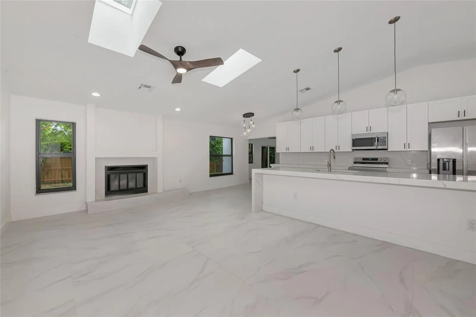 1658 RIDGEWOOD LN