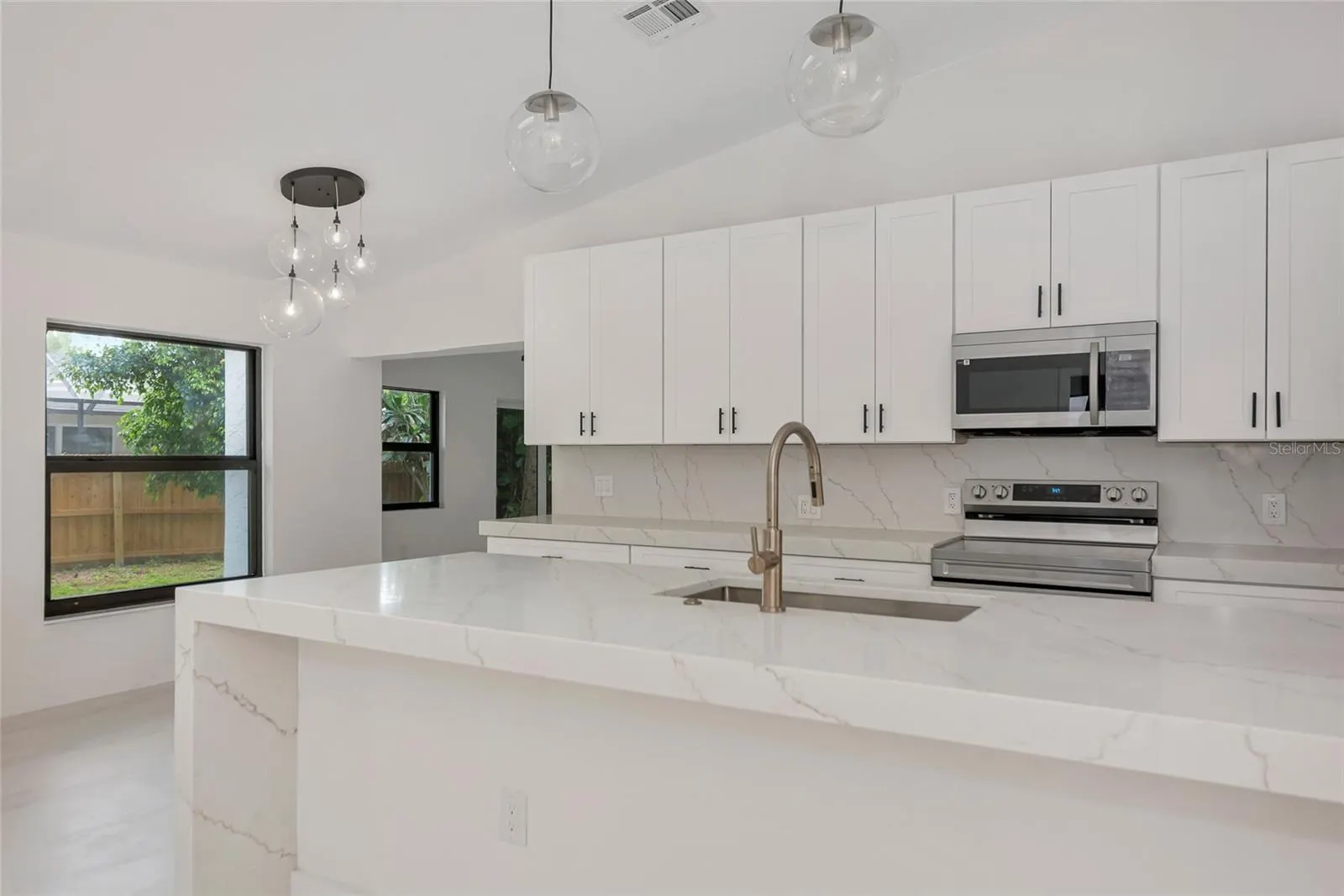 1658 RIDGEWOOD LN