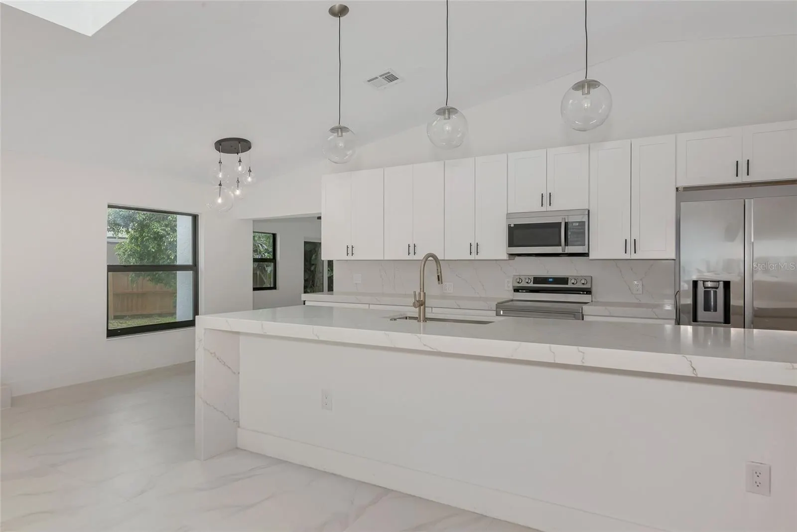 1658 RIDGEWOOD LN