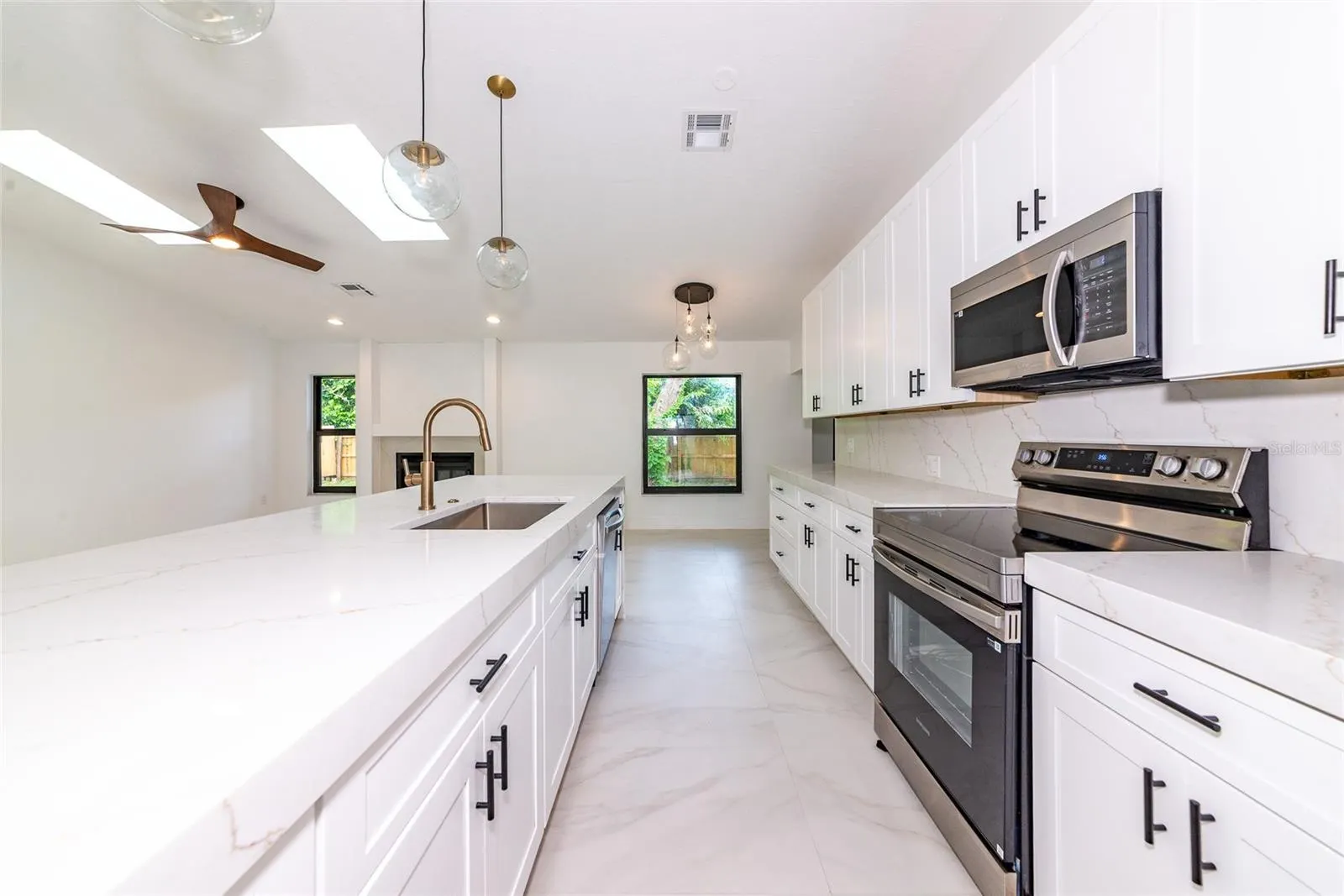 1658 RIDGEWOOD LN