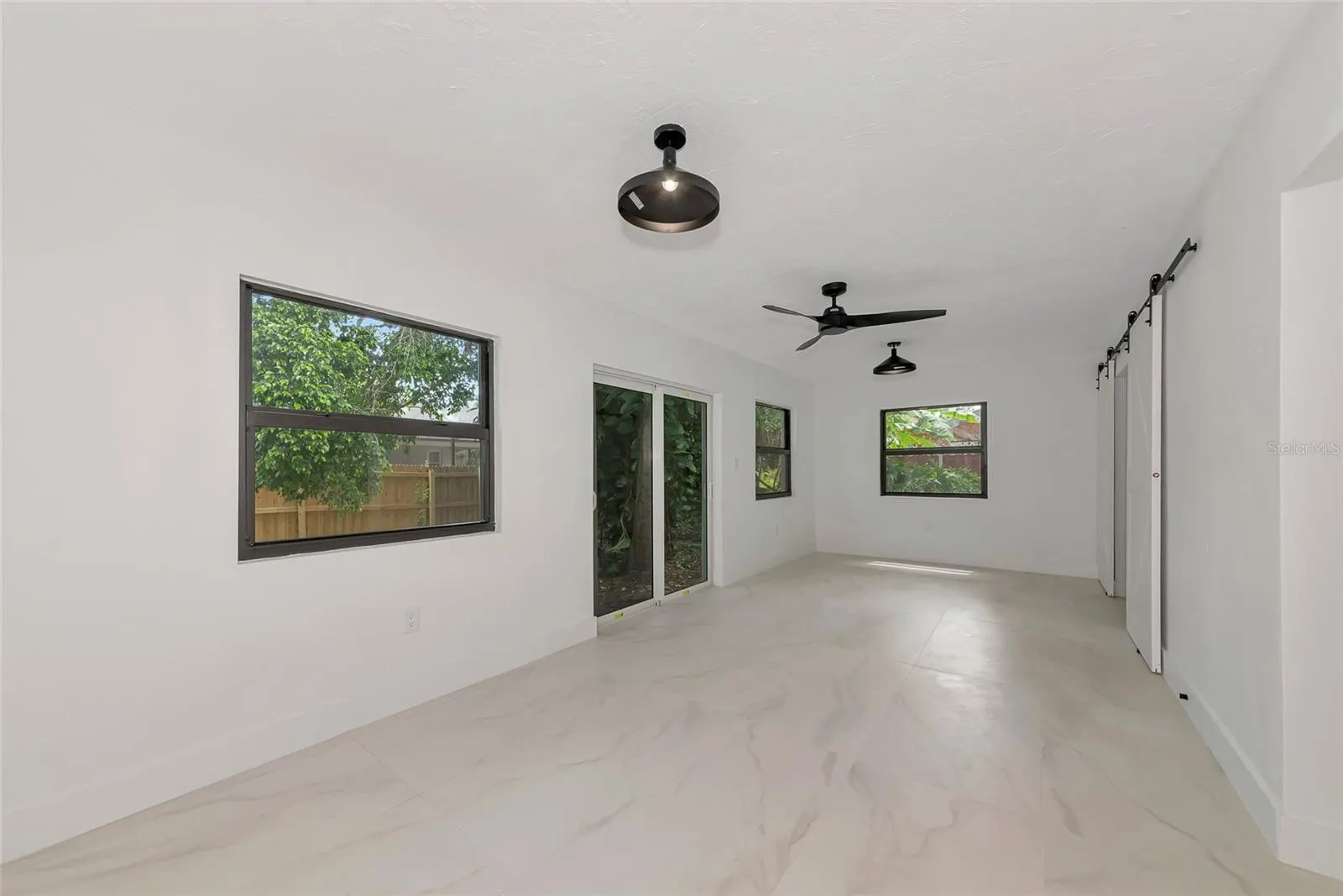 1658 RIDGEWOOD LN