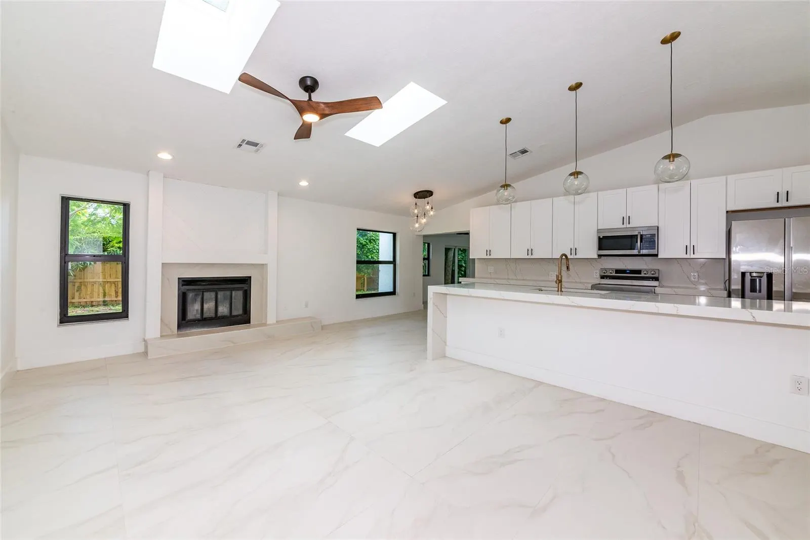1658 RIDGEWOOD LN