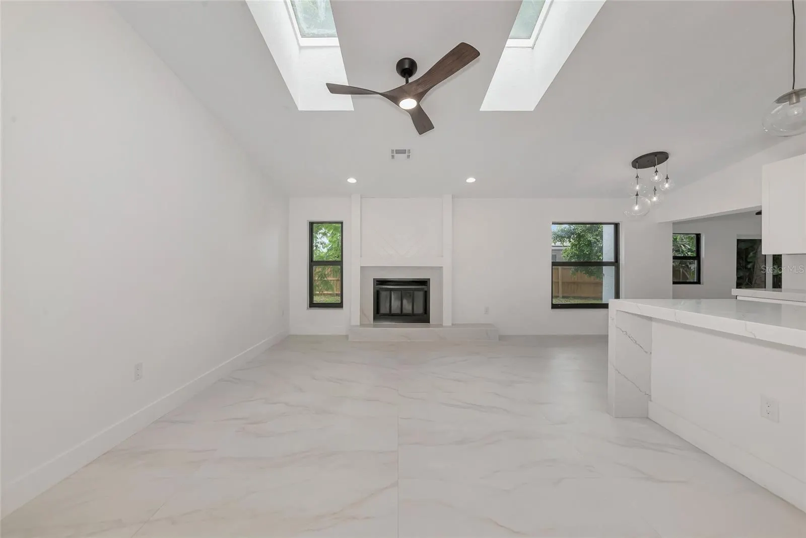 1658 RIDGEWOOD LN