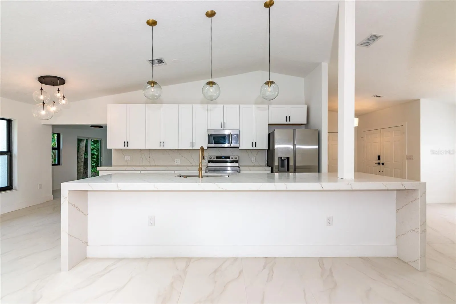 1658 RIDGEWOOD LN