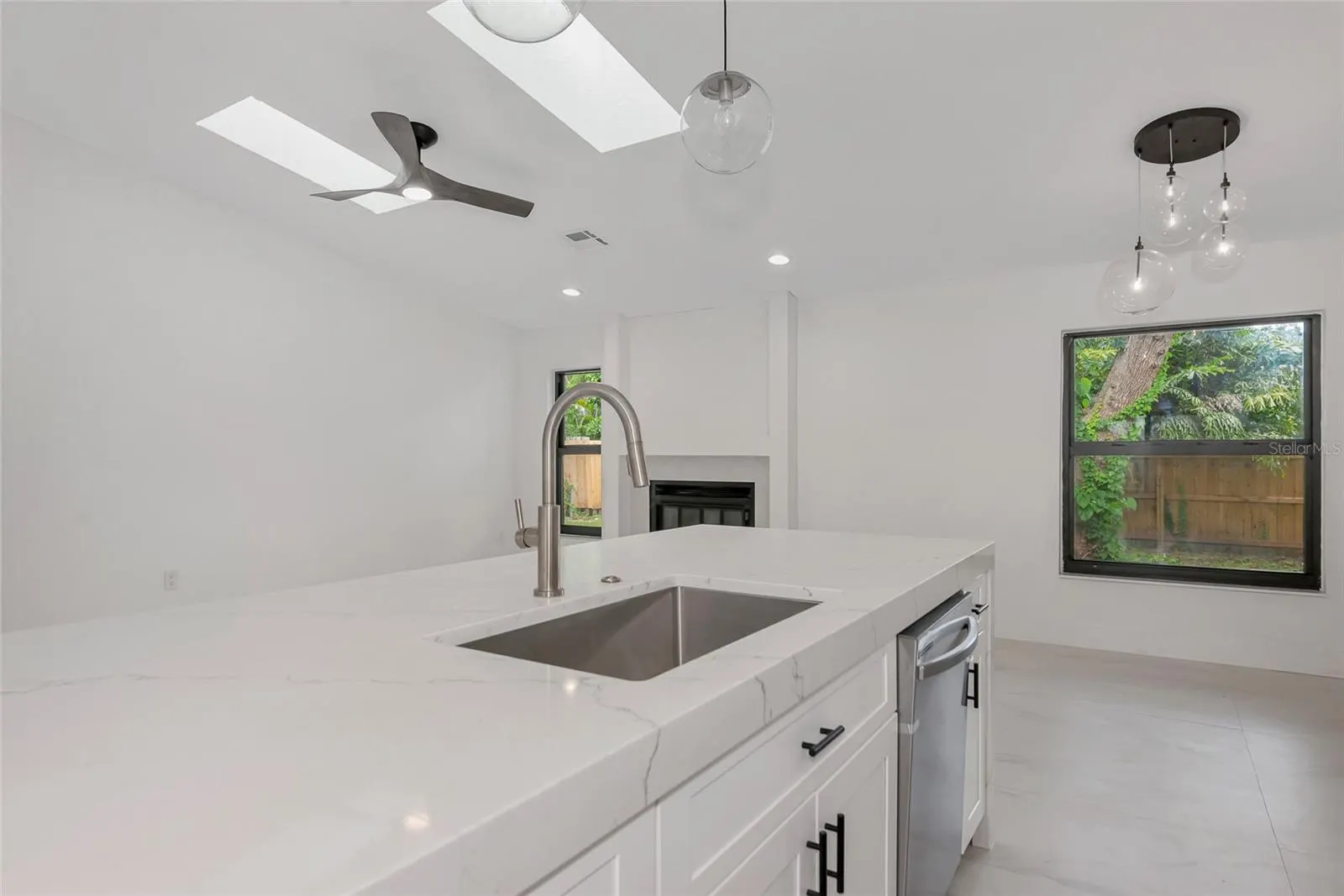 1658 RIDGEWOOD LN