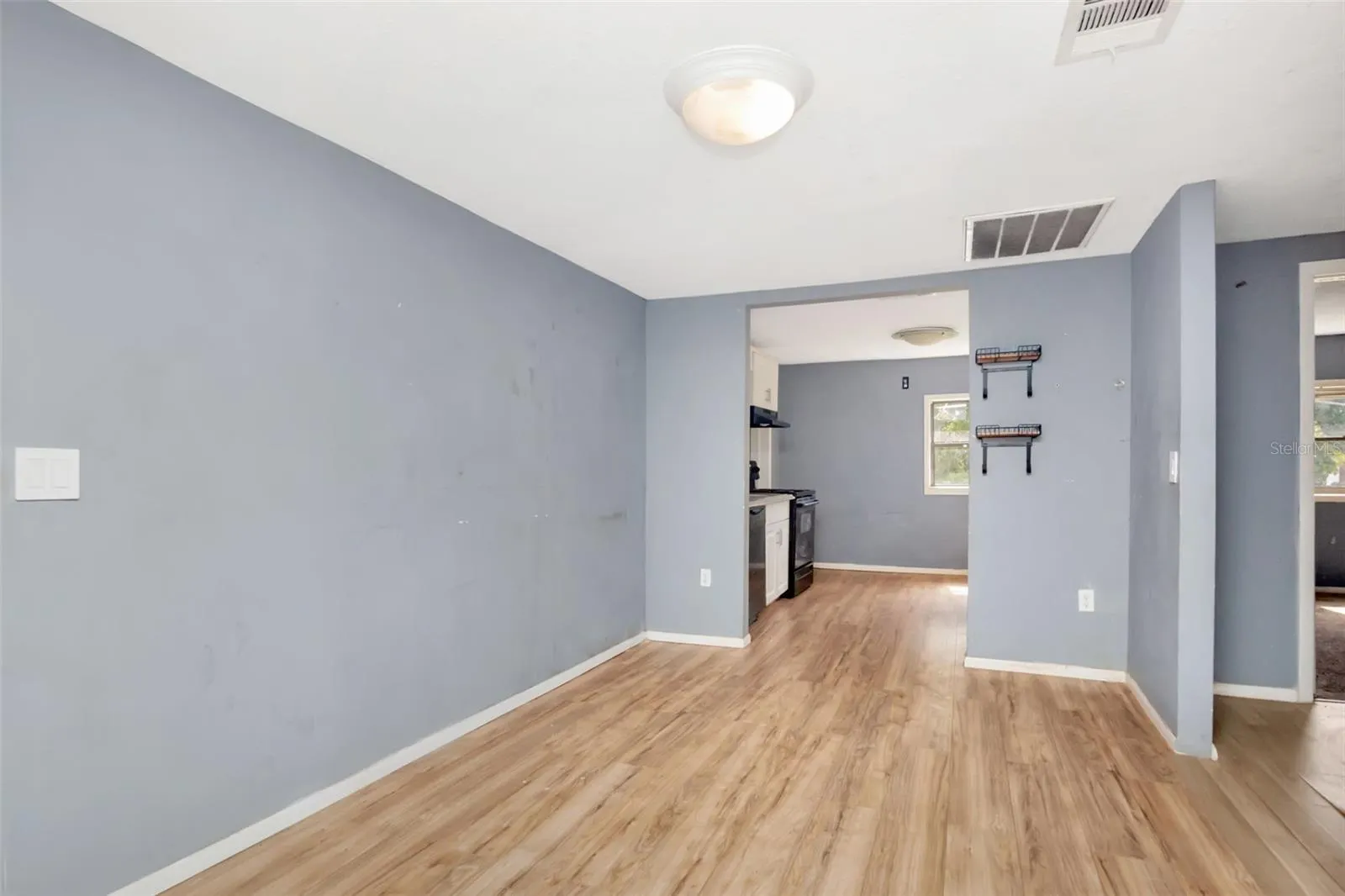 1009 MERCER LOOP