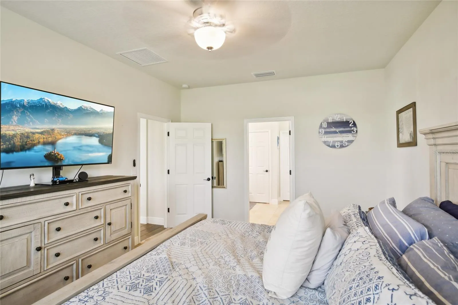 6240 SEA AIR DR