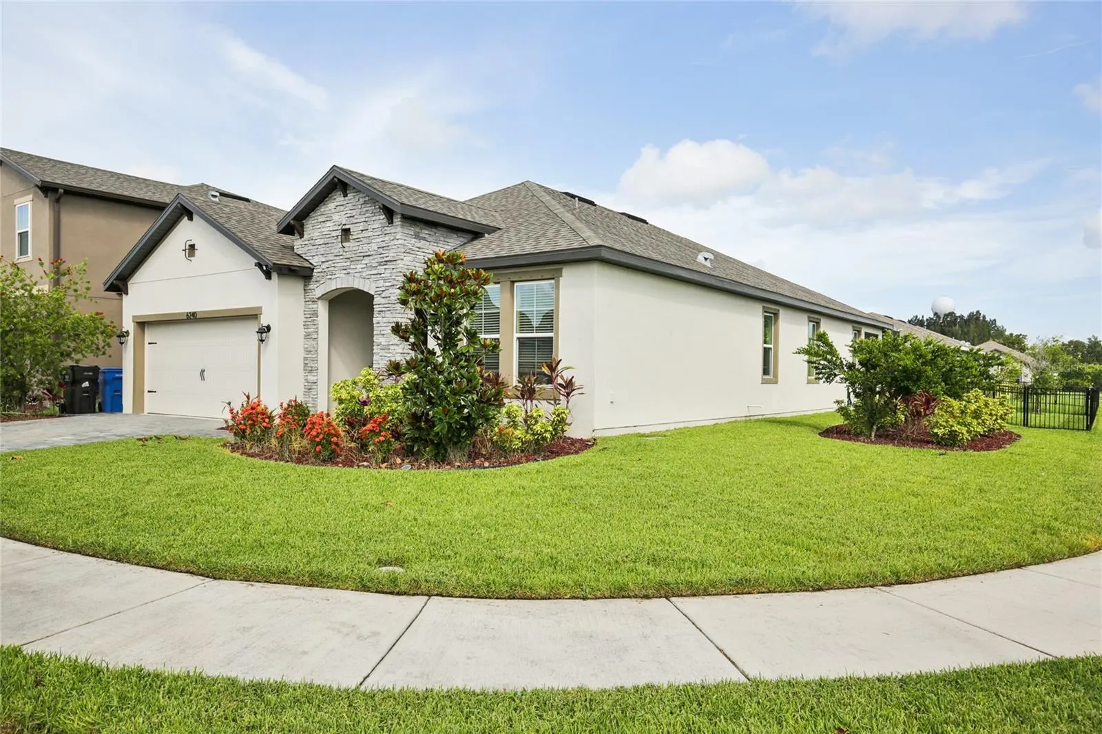 6240 SEA AIR DR