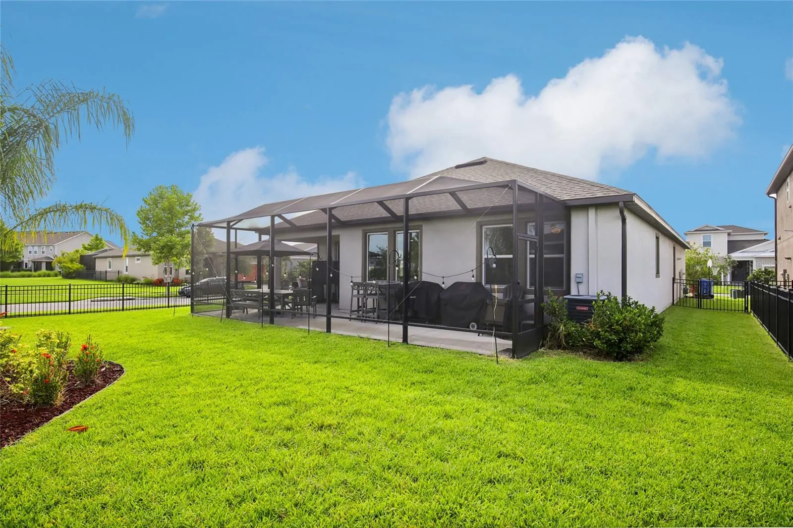 6240 SEA AIR DR