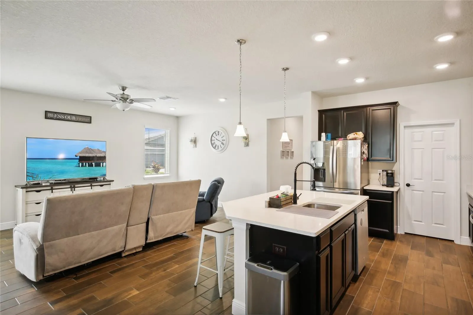 6240 SEA AIR DR