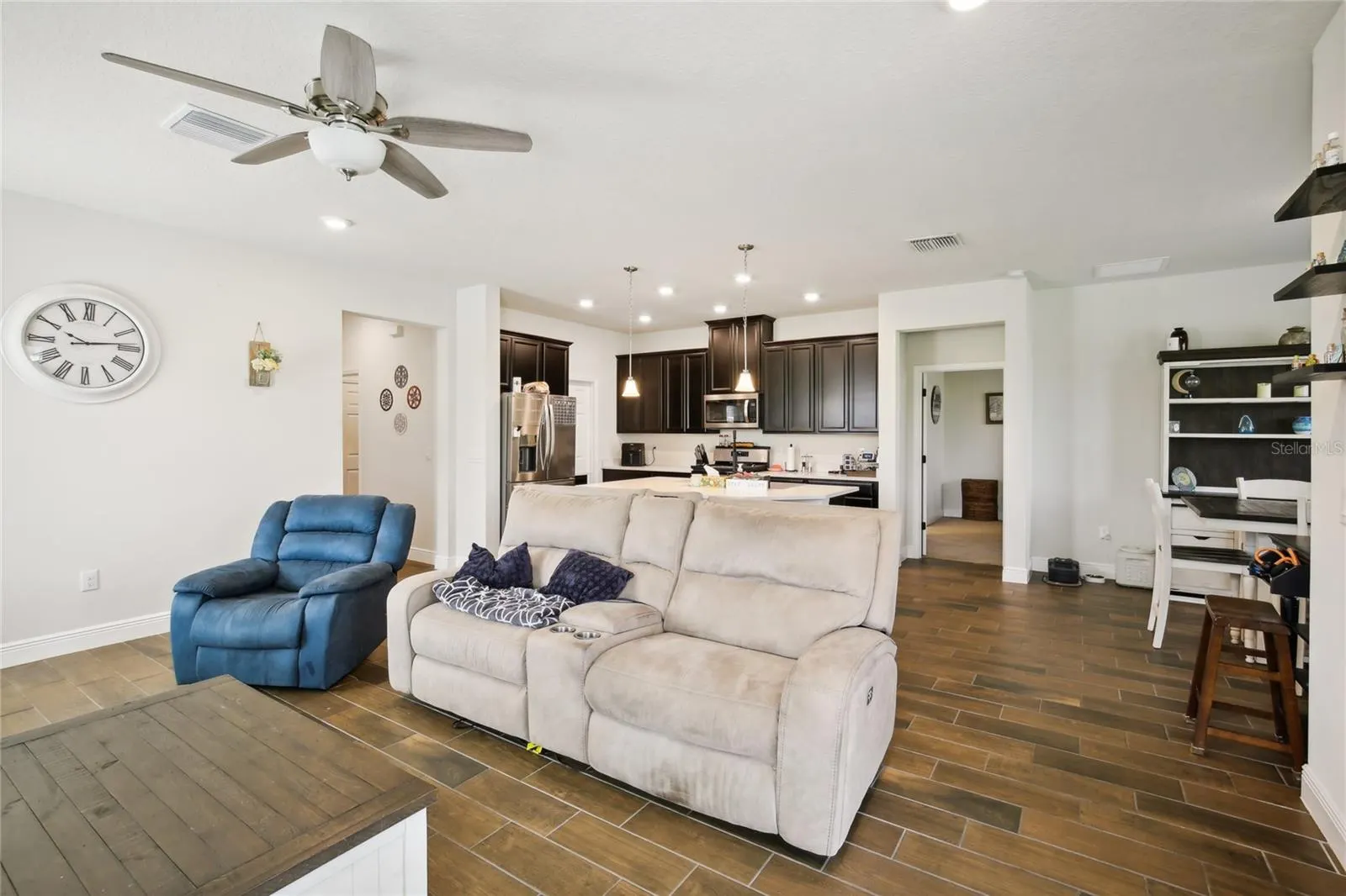 6240 SEA AIR DR