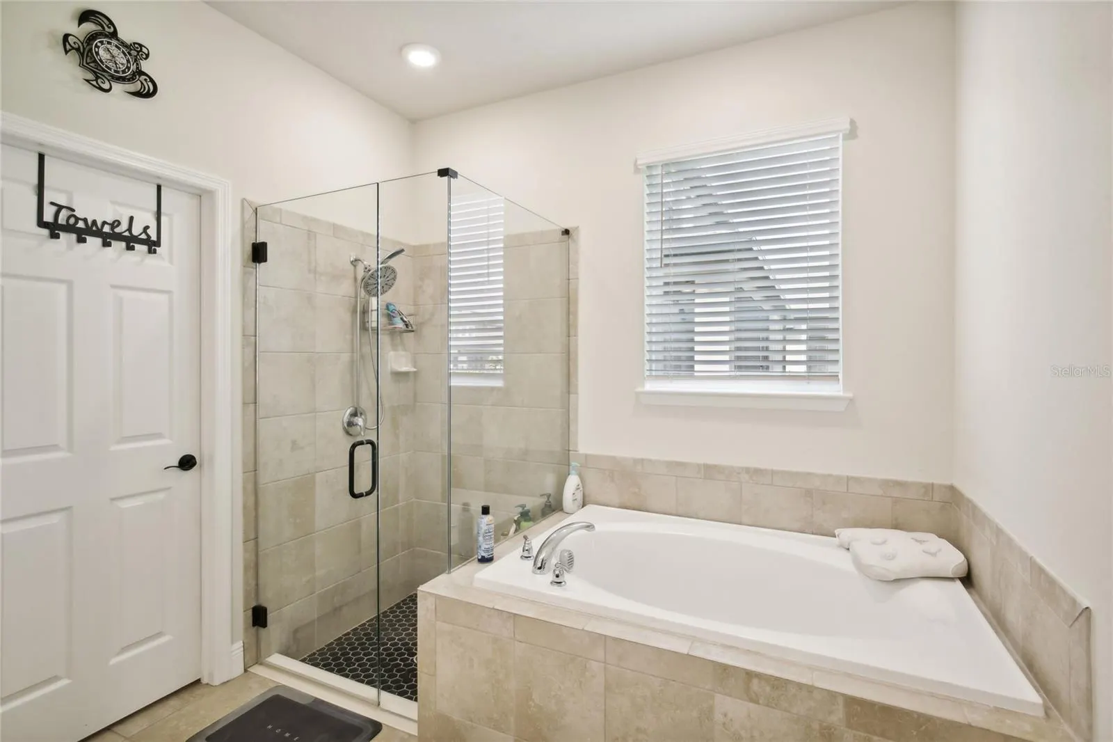 6240 SEA AIR DR