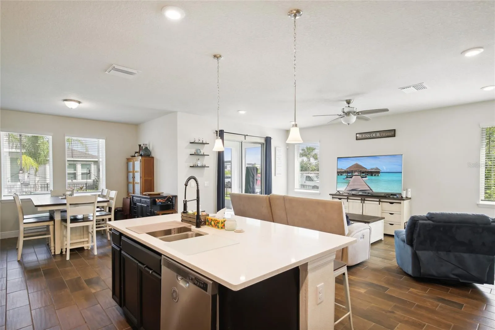 6240 SEA AIR DR