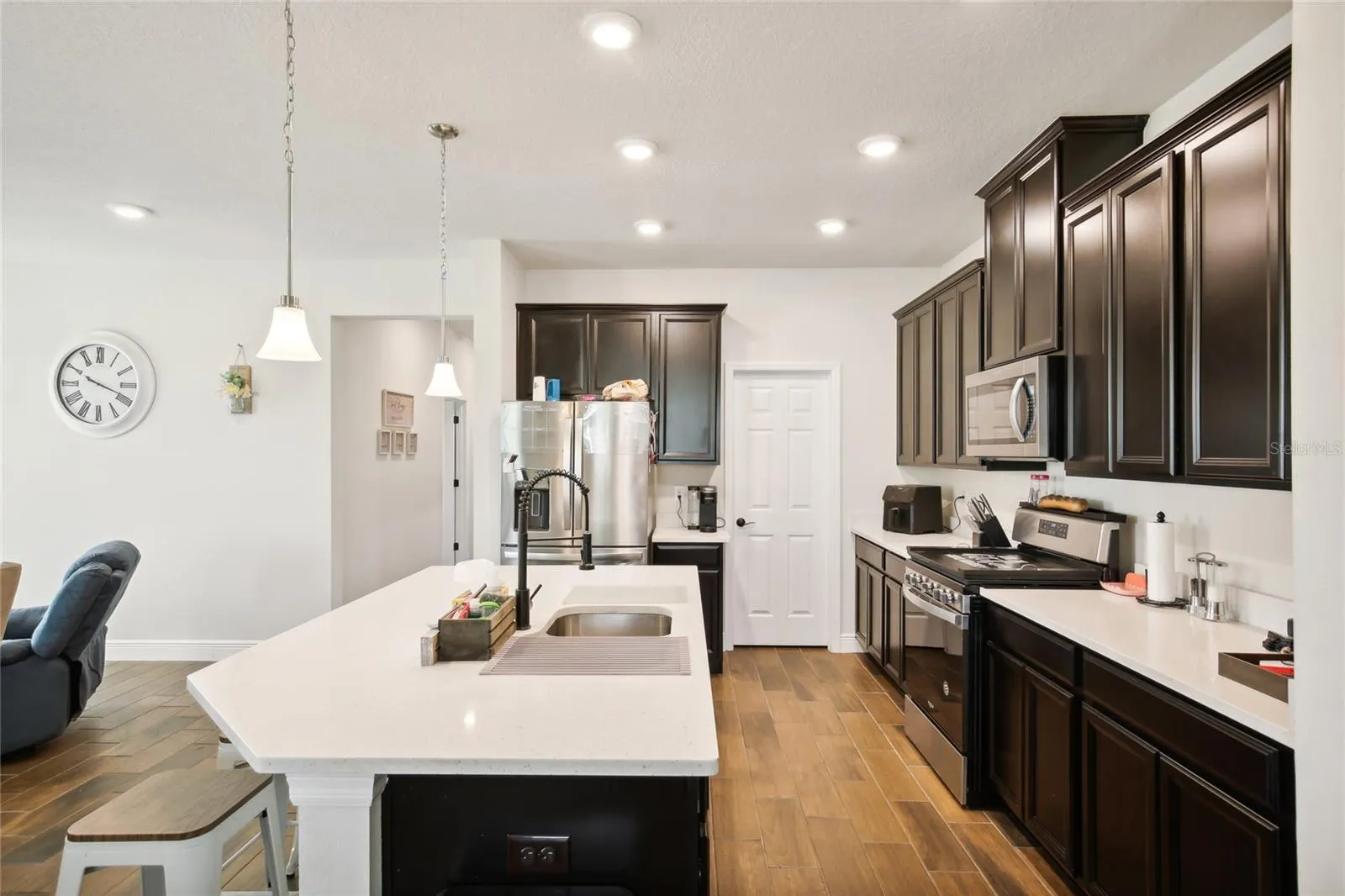 6240 SEA AIR DR