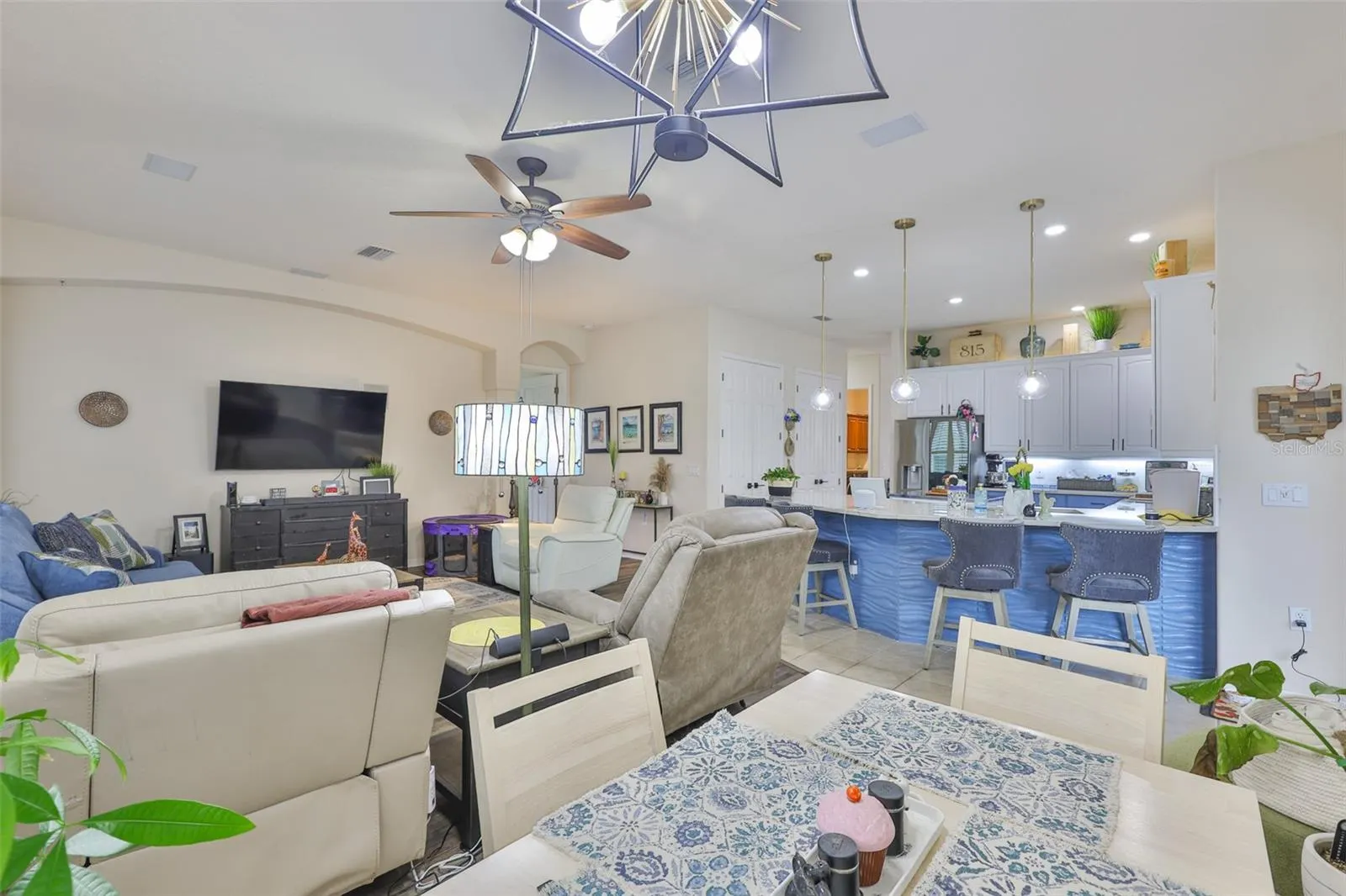 3723 GAVIOTA DR