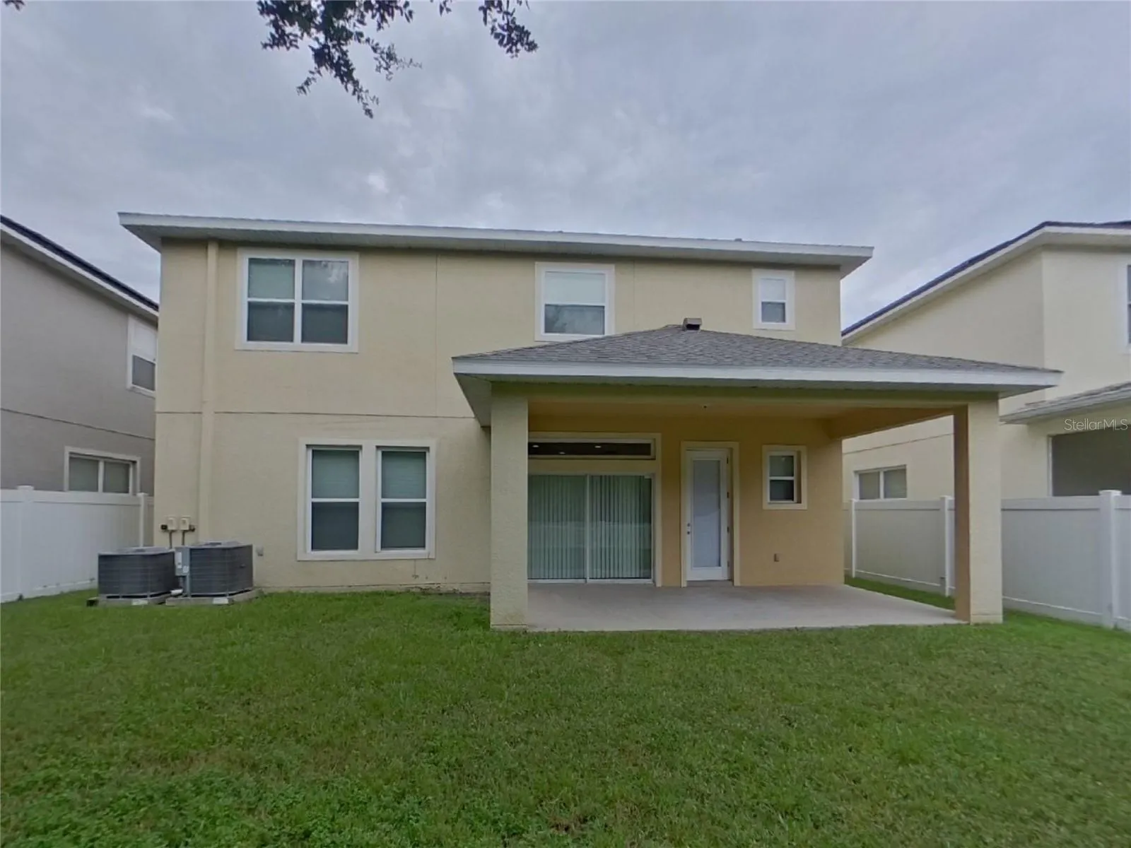 7982 CAMDEN WOODS DR