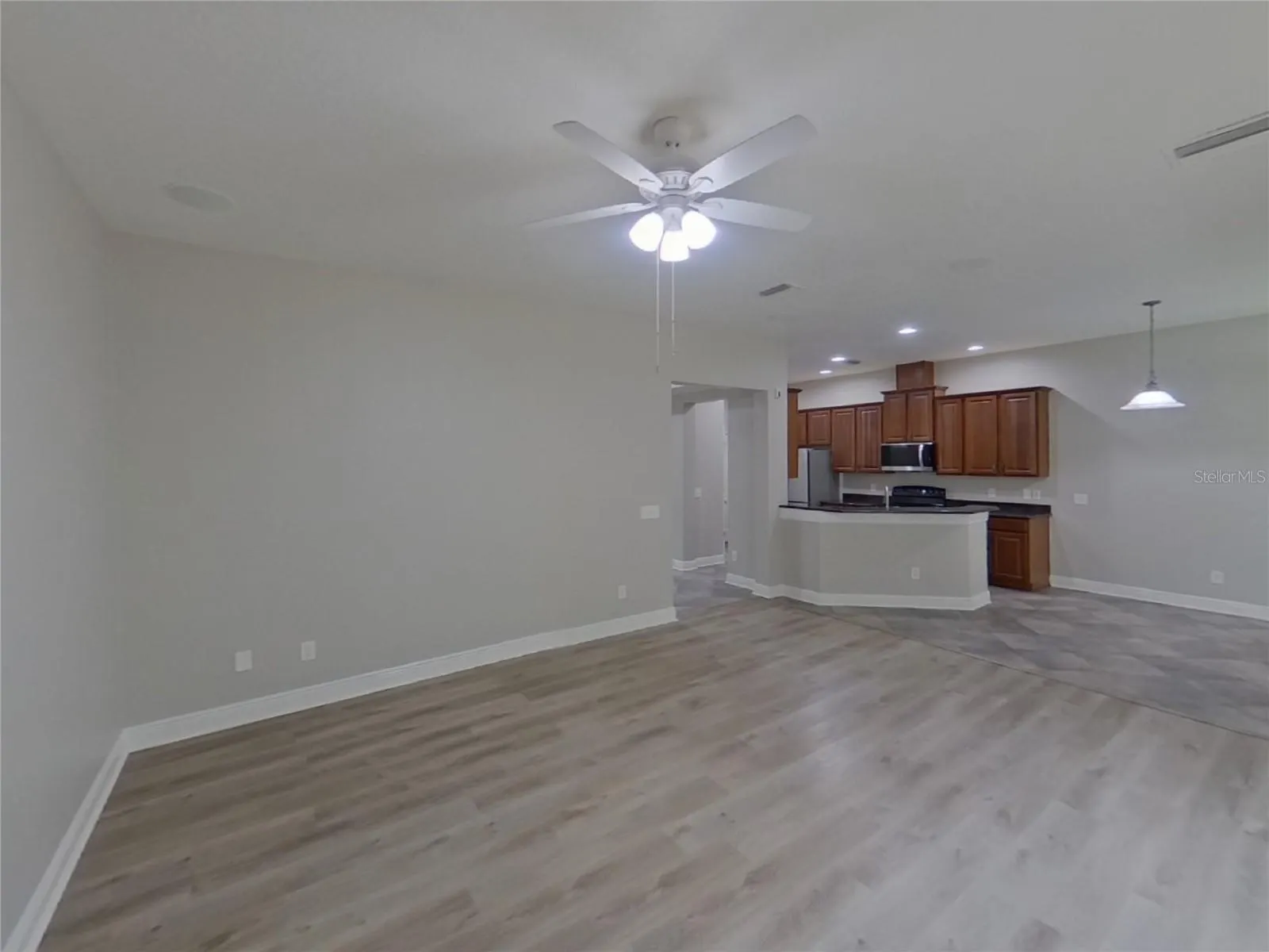 7982 CAMDEN WOODS DR