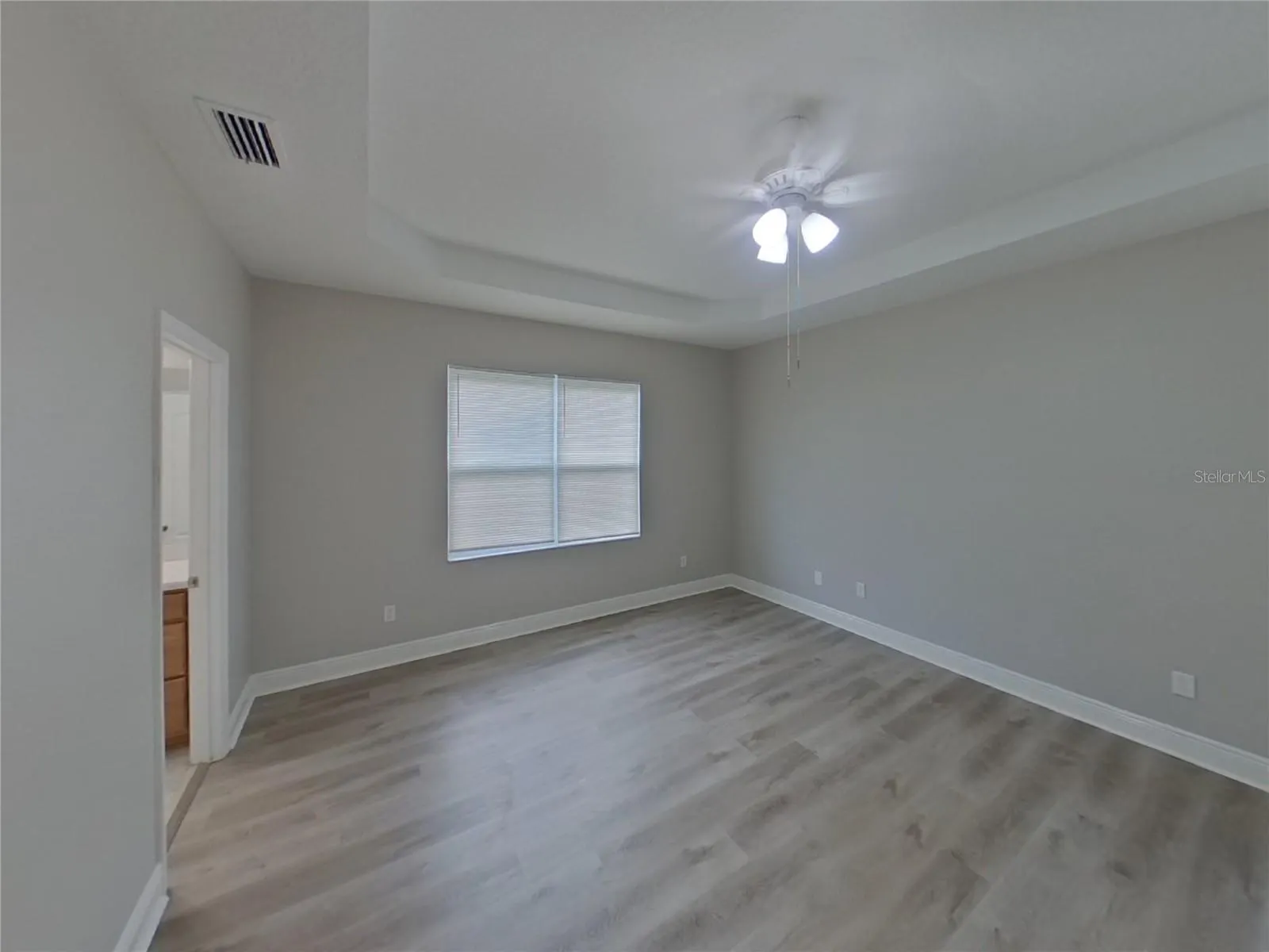 7982 CAMDEN WOODS DR