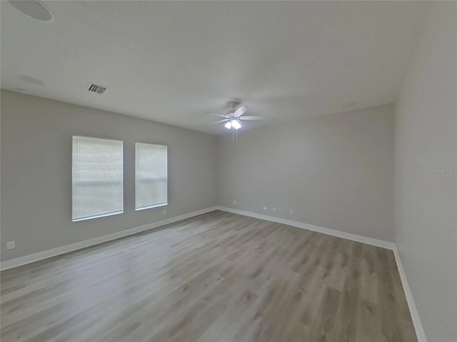7982 CAMDEN WOODS DR