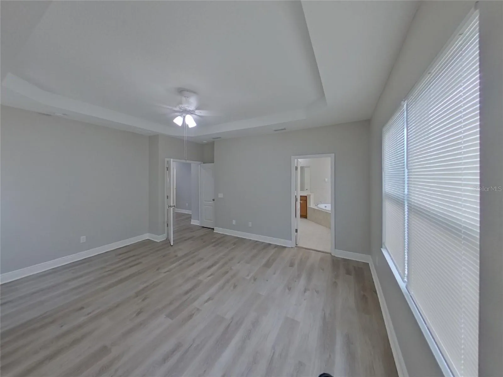 7982 CAMDEN WOODS DR
