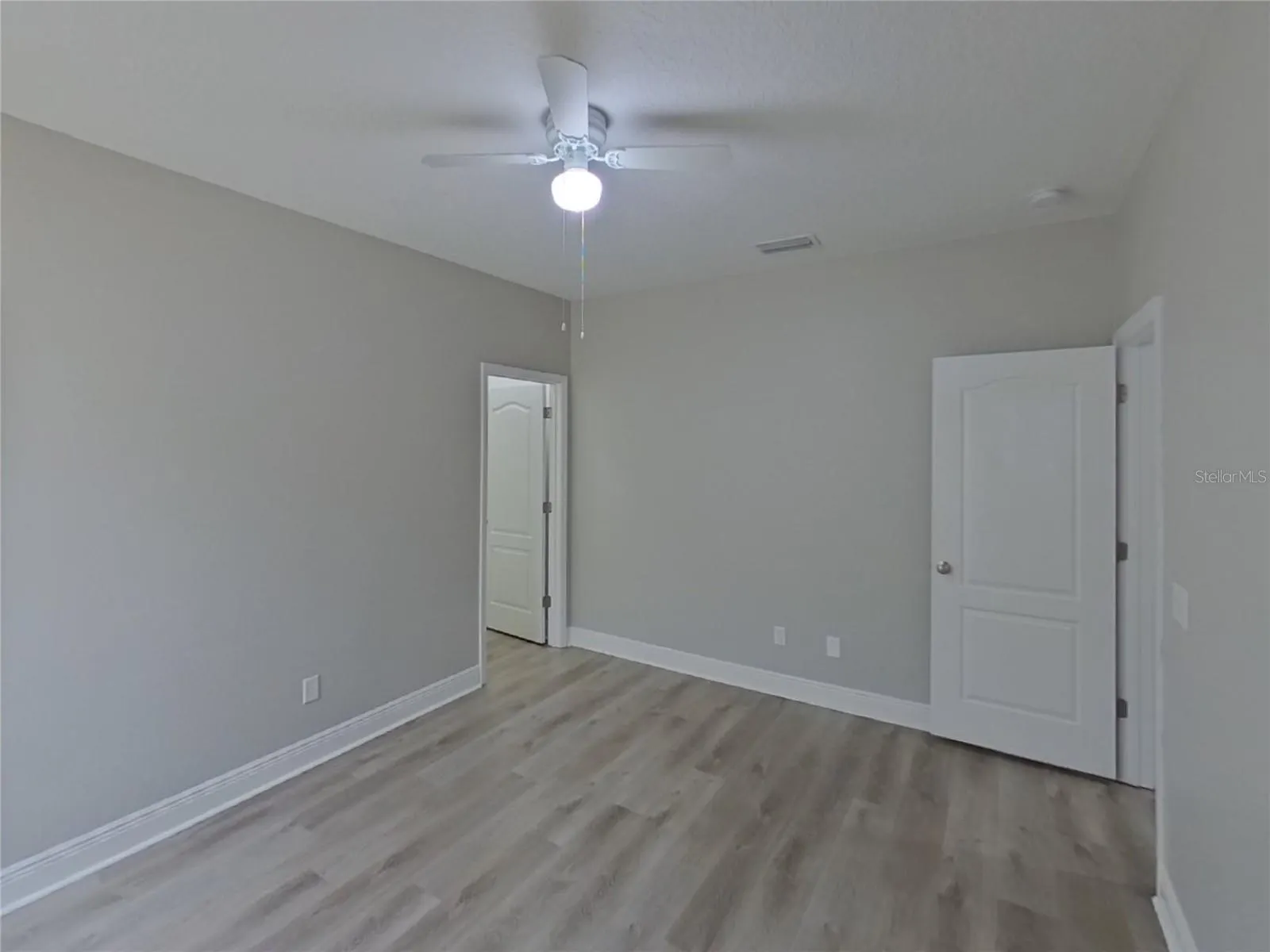 7982 CAMDEN WOODS DR