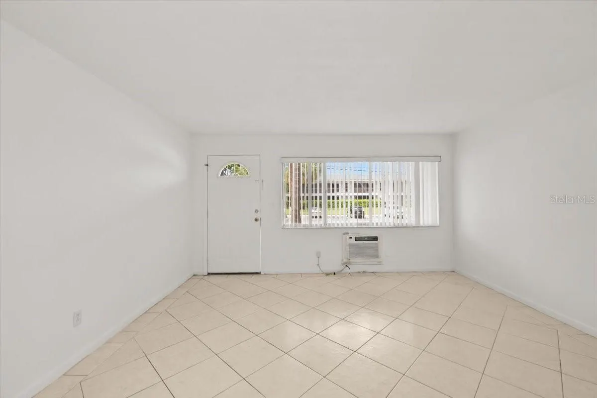 2353 SHELLEY ST #5, #5