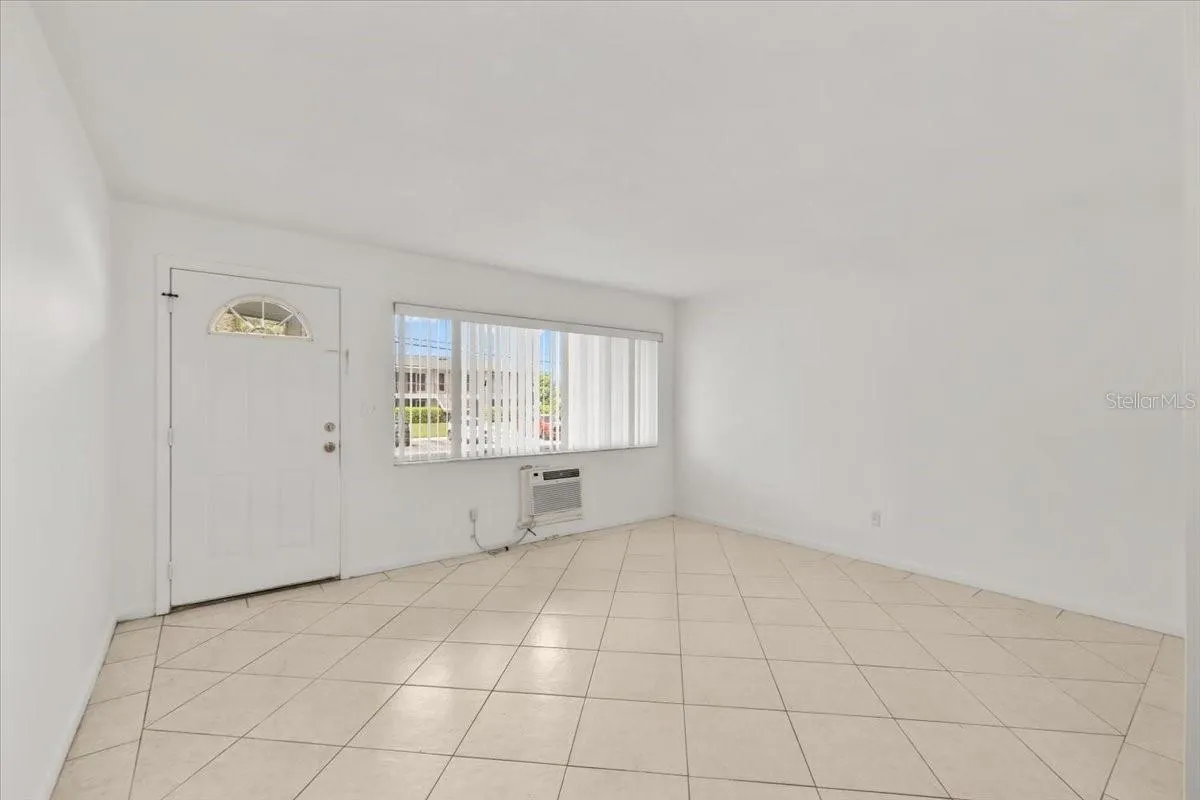 2353 SHELLEY ST #5, #5