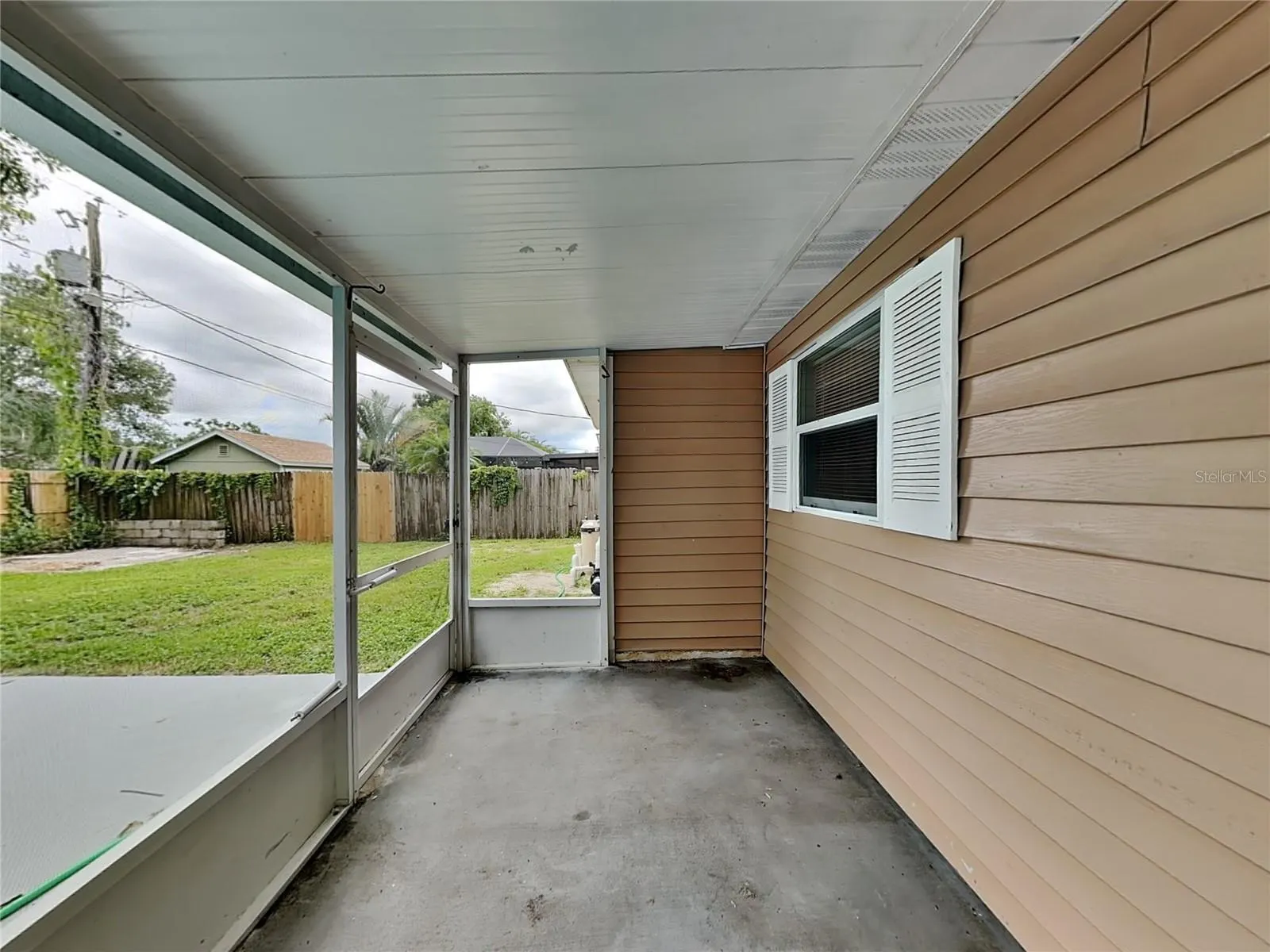 2543 GOLDEN POINCIANA PL