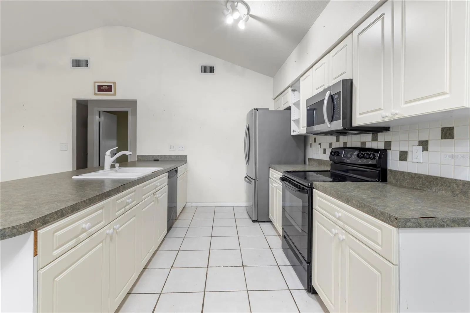 16503 FOOTHILL DR
