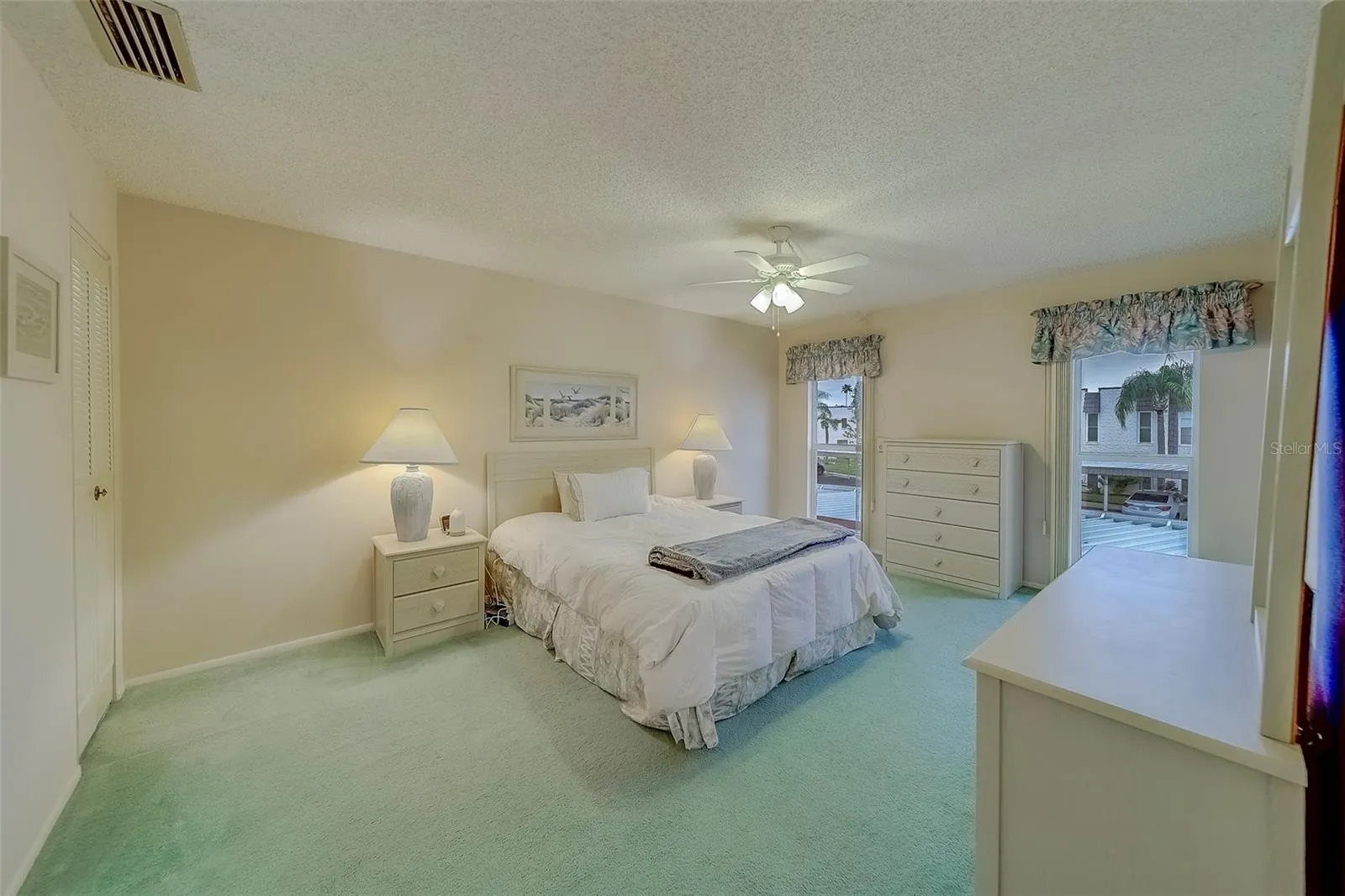 206 DOGWOOD CIR