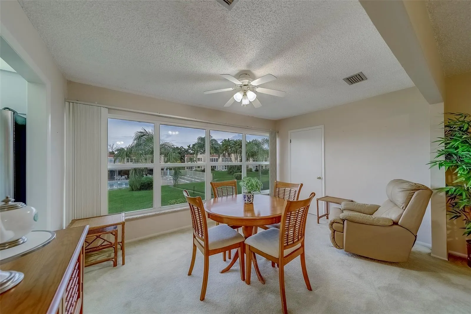 206 DOGWOOD CIR