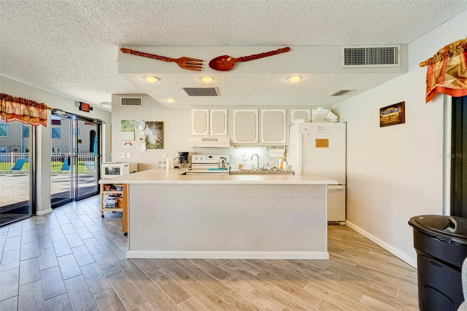 206 DOGWOOD CIR